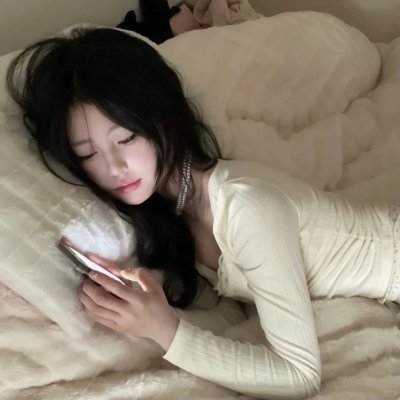 模仿女孩